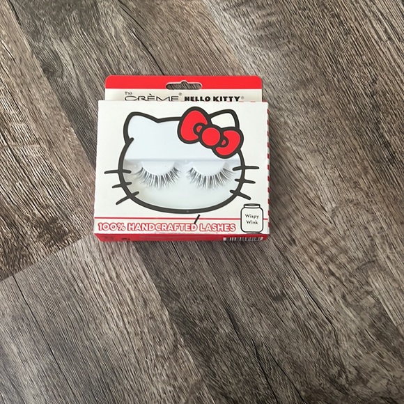 The Creme Shop Sanria Hello Kitty Wispy Wink handcrafted false eyelashes NWT - Picture 3 of 3